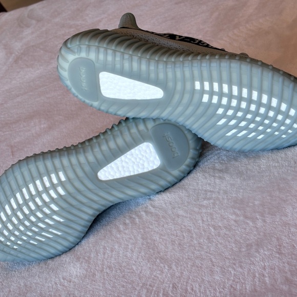 Adidas YEEZY BOOST 350 V2 in Salt HQ2060 ------------ SIZE 10M! - Picture 9 of 11